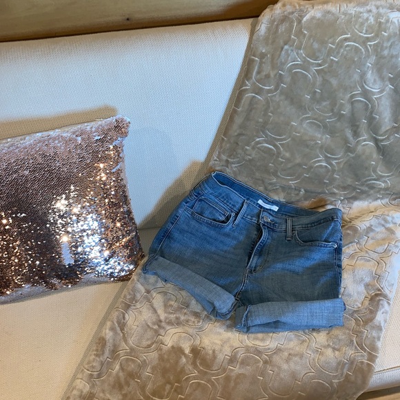 Levi's Pants - shorts Levi's Pants - shorts